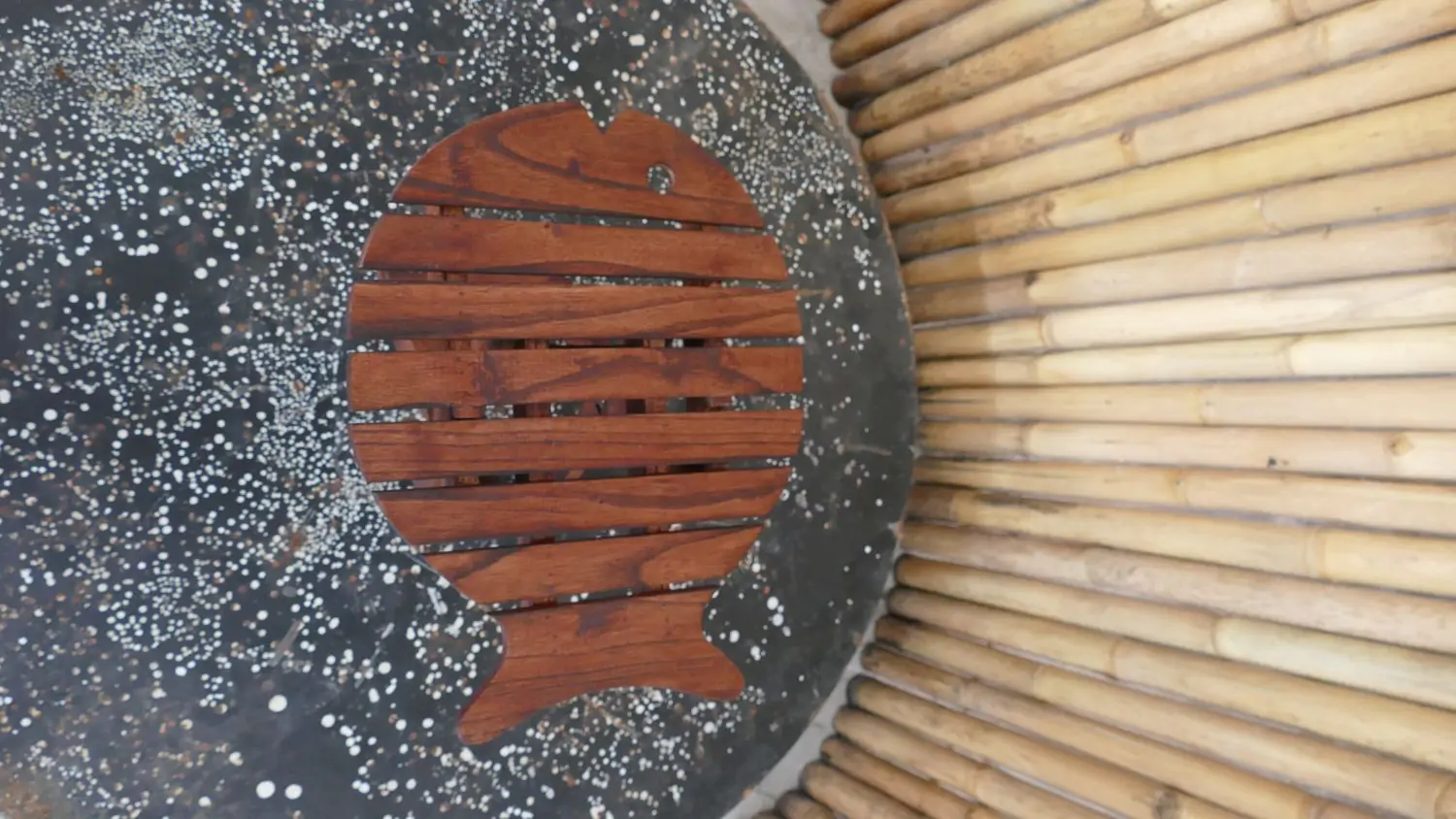  Product image 5 of the product “Folding table in shape of fish, made of wood. 33cm Height. Dark Brown lacquered. ”